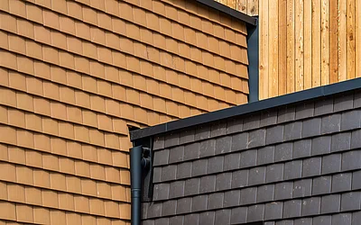 Nahaufnahme der Fassade des Kindergarten Zubaus in Weinburg